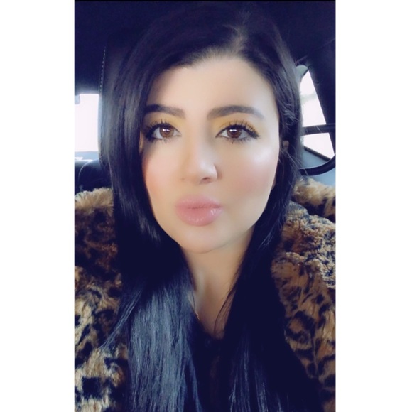 Meet your Posher, Sarah - Picture 1 of 1